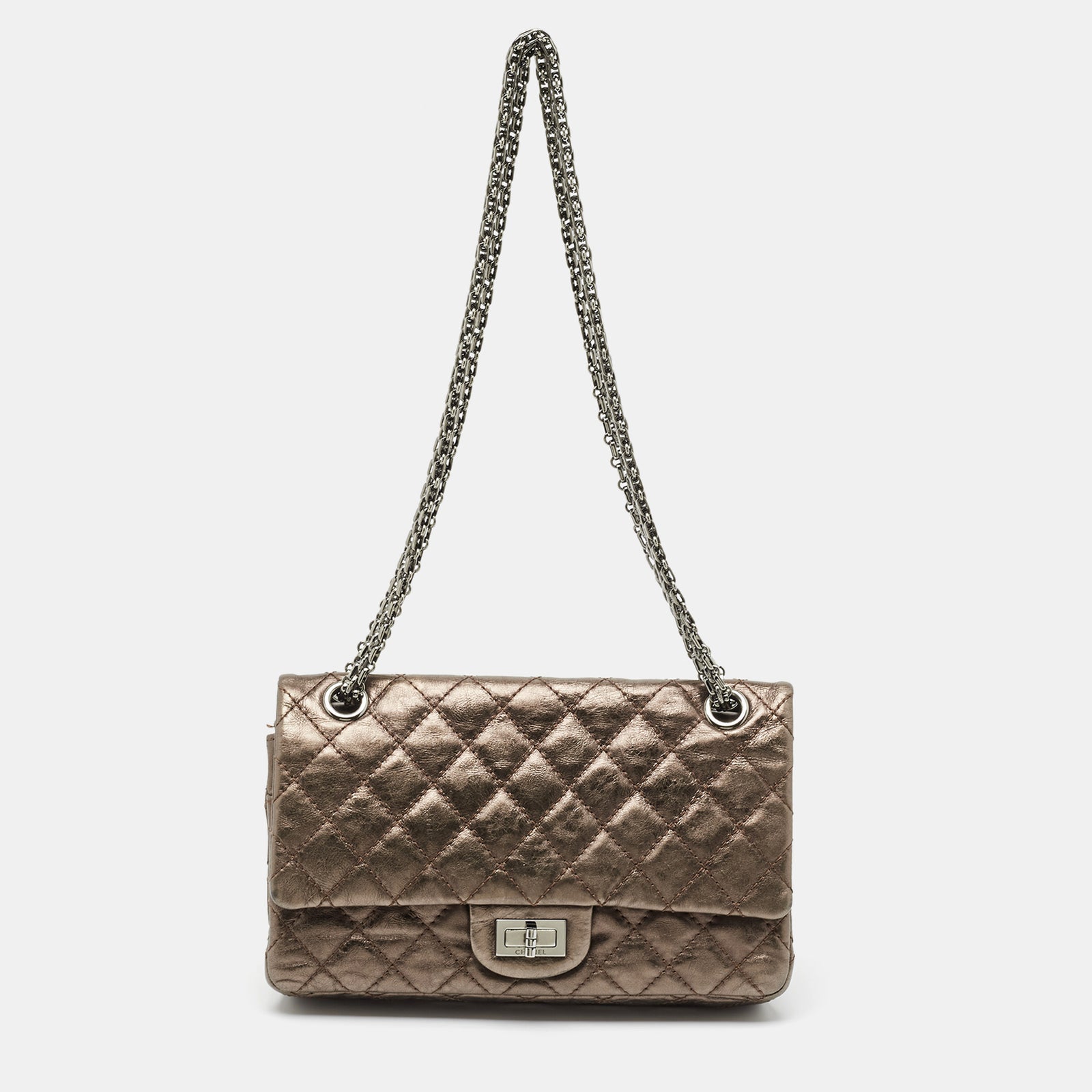 Chanel Reissue 2.55 Classic 225 Flap Bag aus gestepptem, gealtertem Leder in Metallic-Optik