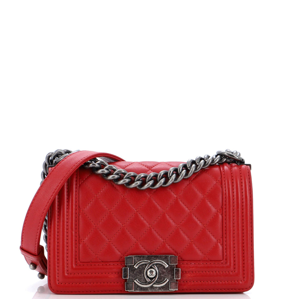 CHANEL Boy Flap Bag Gestepptes Lammleder Klein