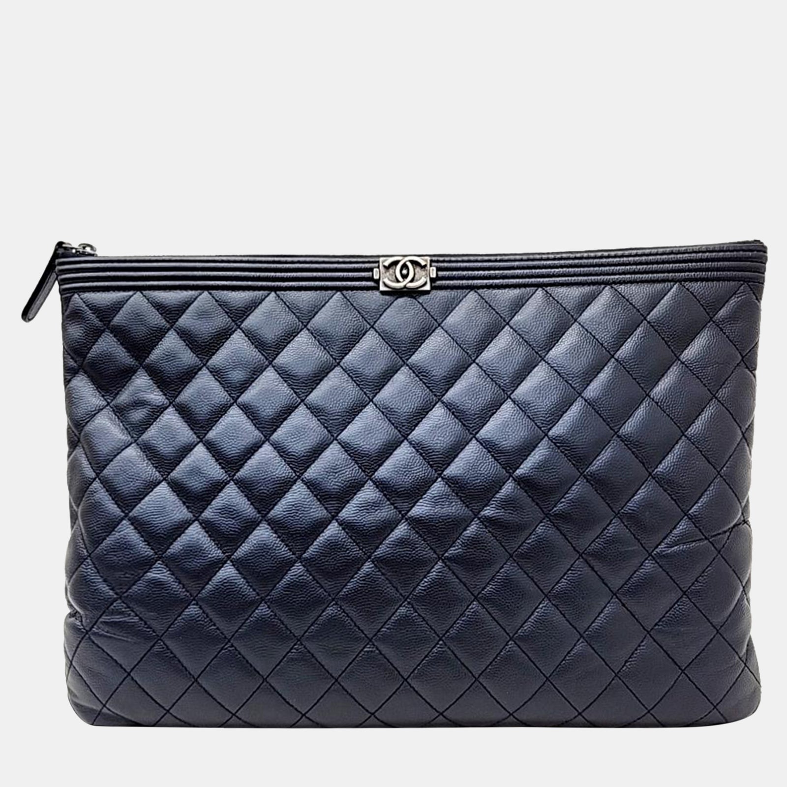 Chanel Große Clutch Boy aus blauem Kaviarleder