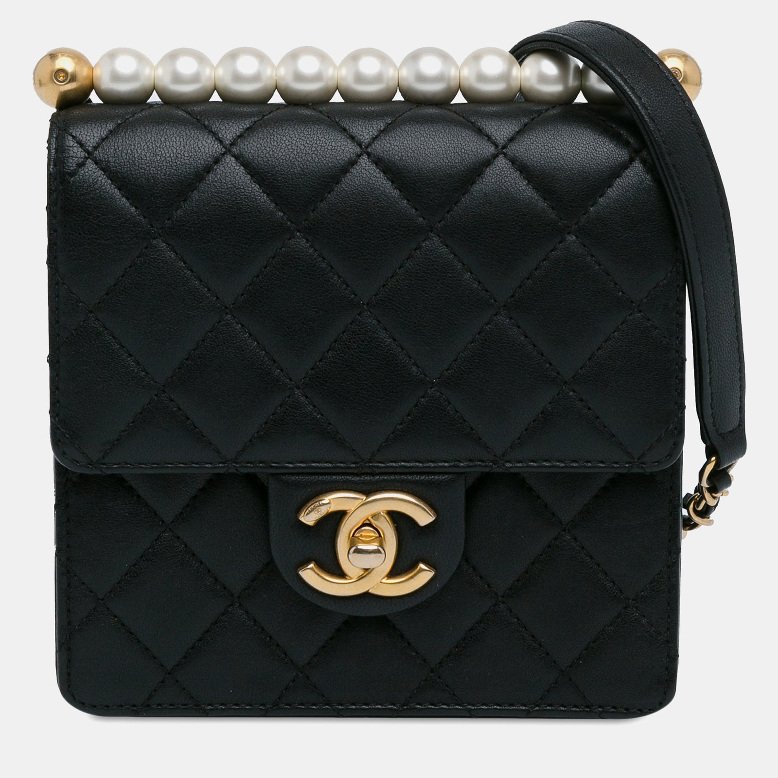 Chanel Petit sac à rabat en cuir d'agneau noir avec perles chic