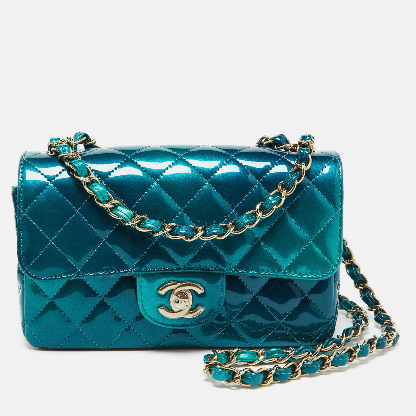 Chanel Mini sac à bandoulière rectangulaire matelassé vert en cuir verni avec rabat classique