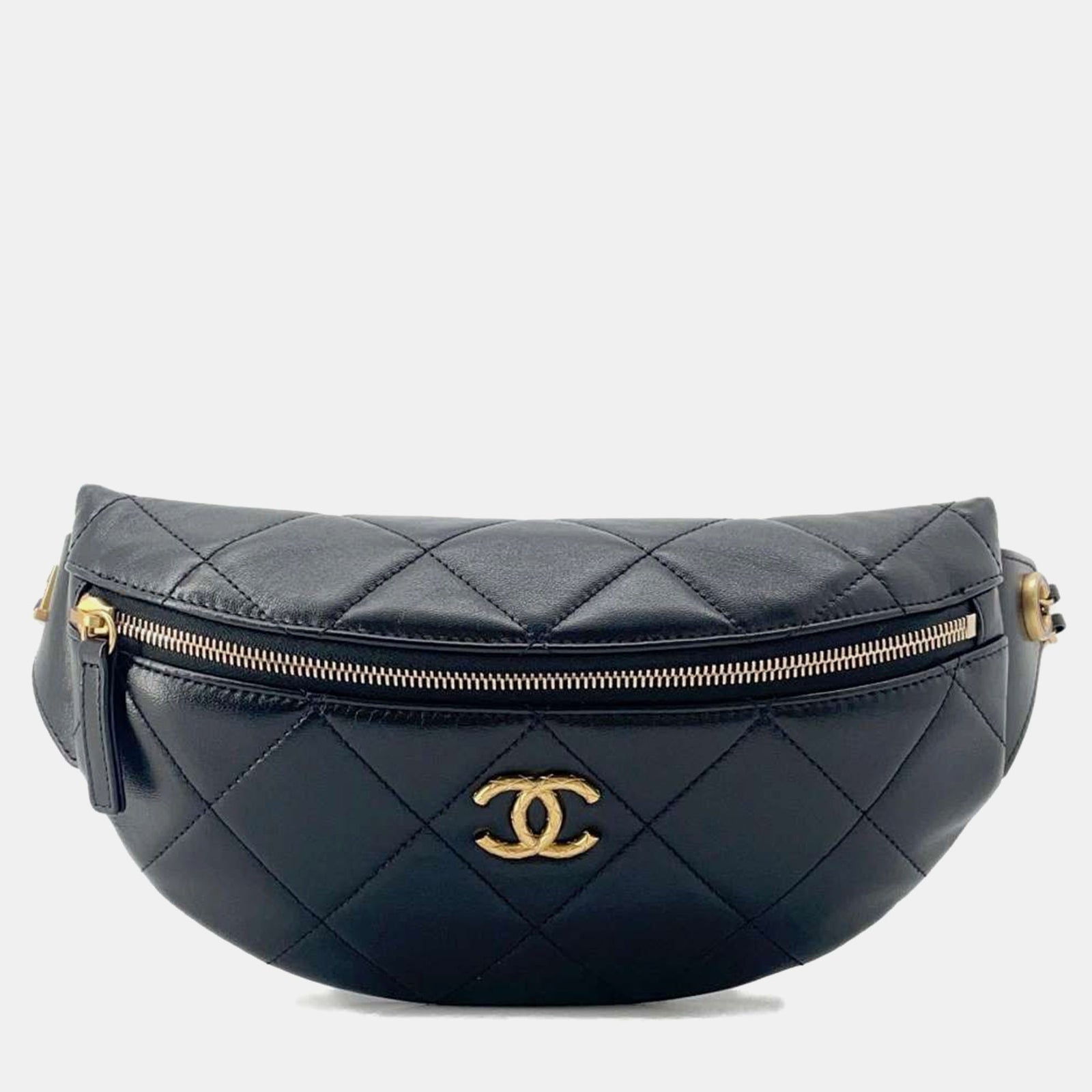 Chanel Sac banane matelassé en cuir d'agneau noir émaillé