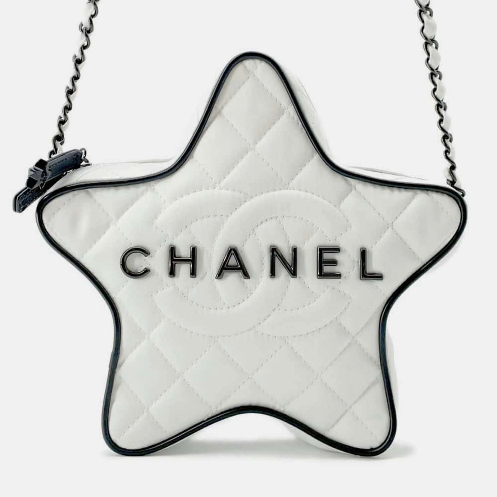 Chanel Schultertasche aus Satin mit Sternkette in Weiß