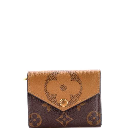 Zoe Wallet Reverse Monogram Giant