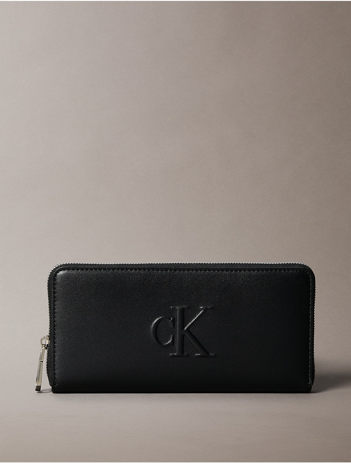 Calvin Klein Women's Sculpted Impression Zip Wallet - Black