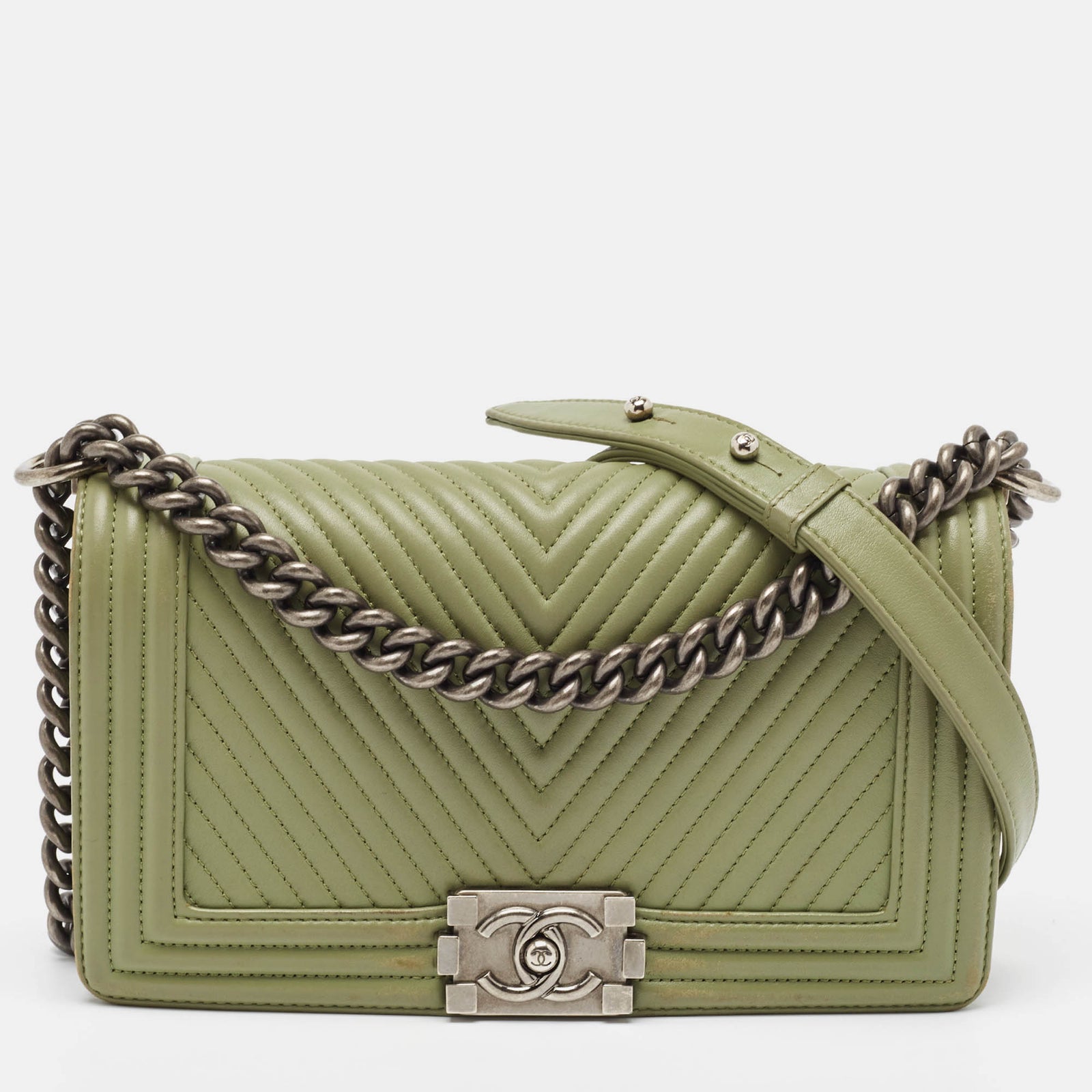 Chanel Sac à rabat moyen en cuir à chevrons vert pour garçon