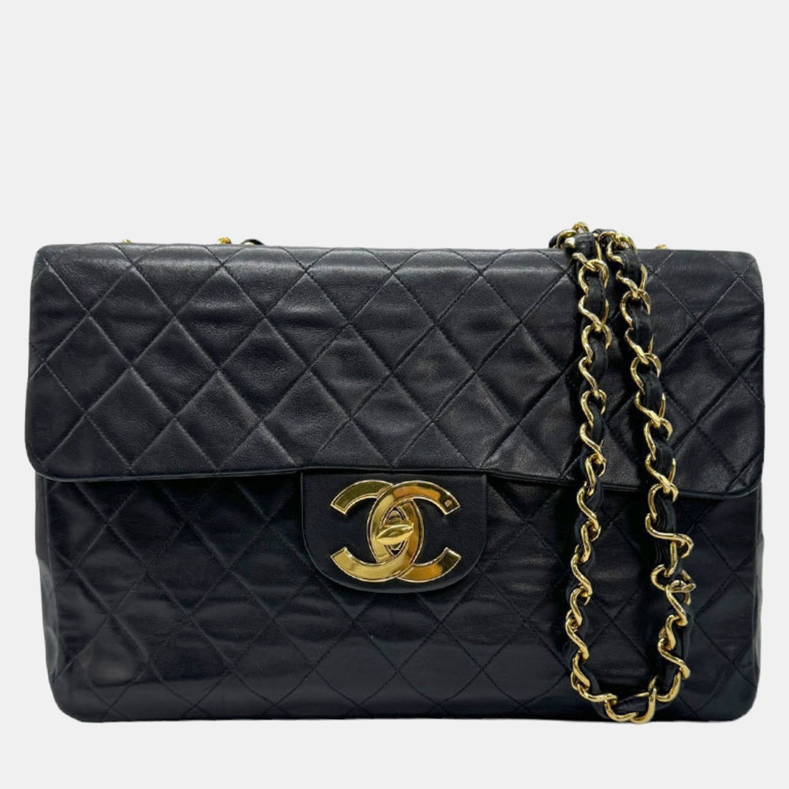 Chanel Sac à bandoulière classique à rabat simple en cuir matelassé noir