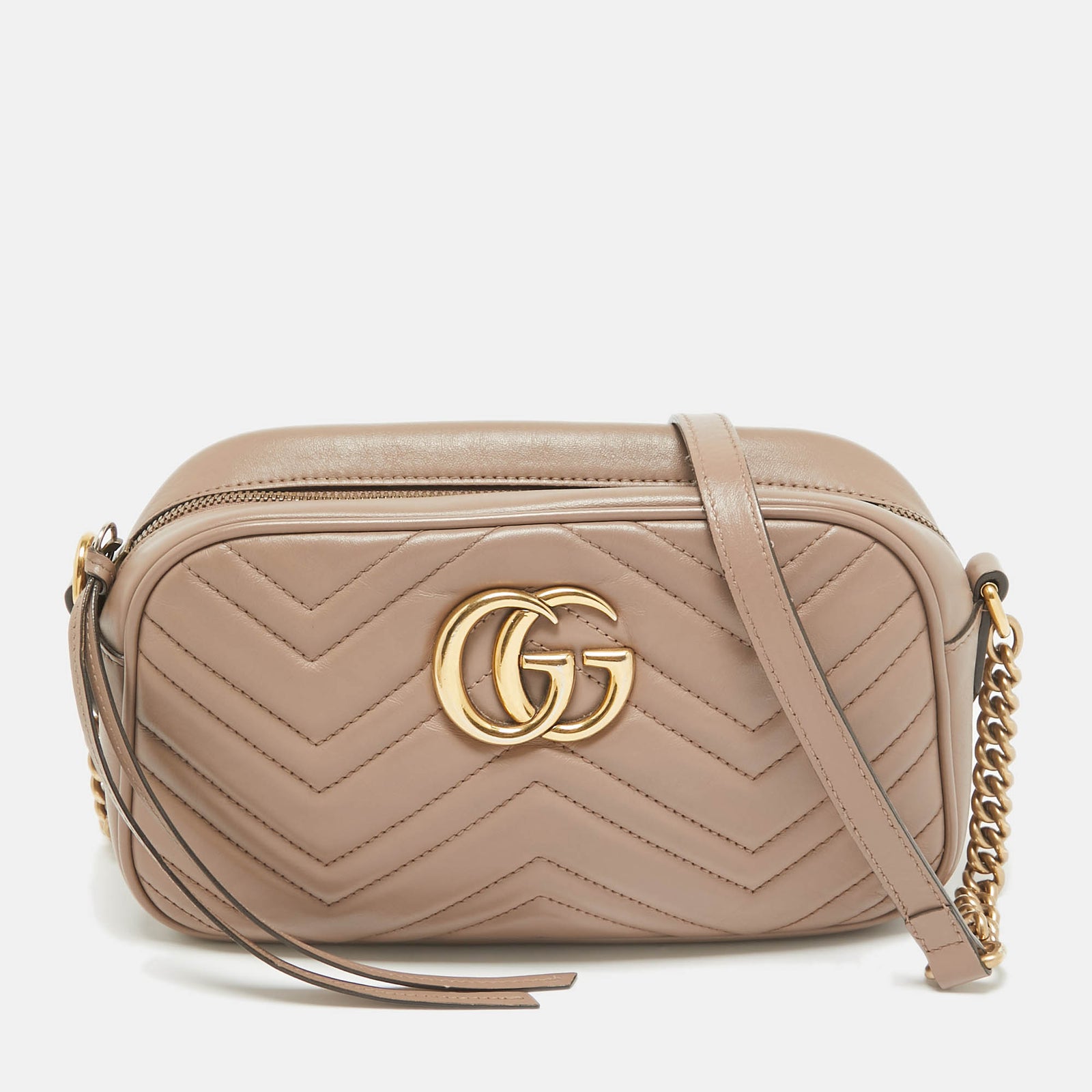 Gucci Kleine GG Marmont Kamera-Schultertasche aus Matelassé-Leder in Beige