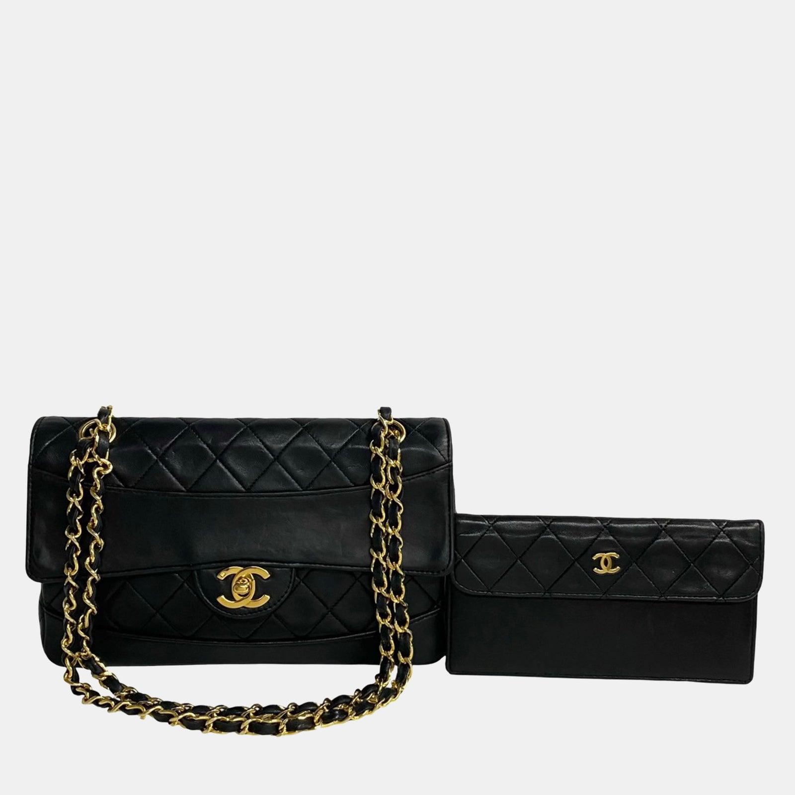 Chanel Sac à bandoulière à rabat classique CC en cuir noir