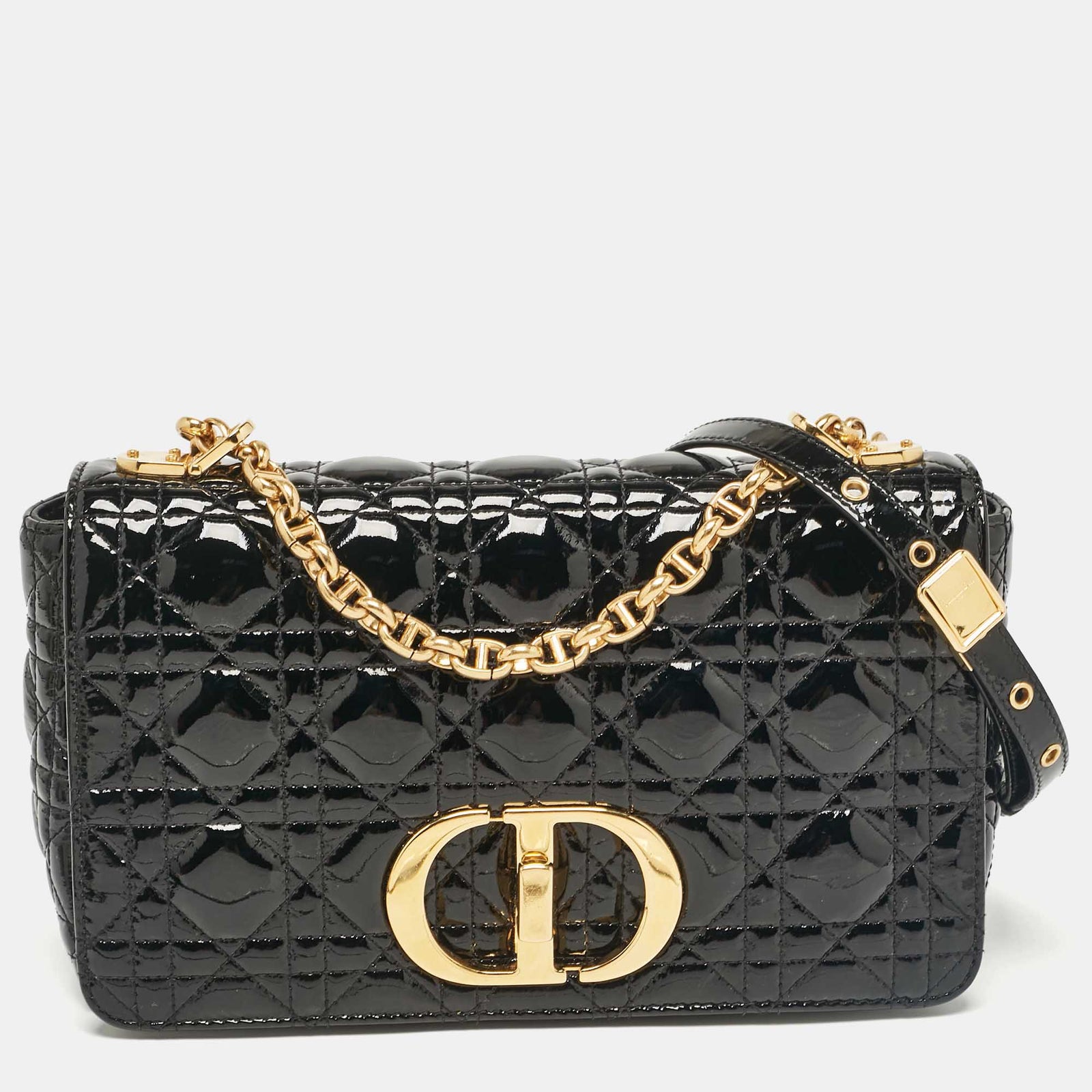 Dior Mittelgroße Caro-Schultertasche aus schwarzem Cannage-Lackleder