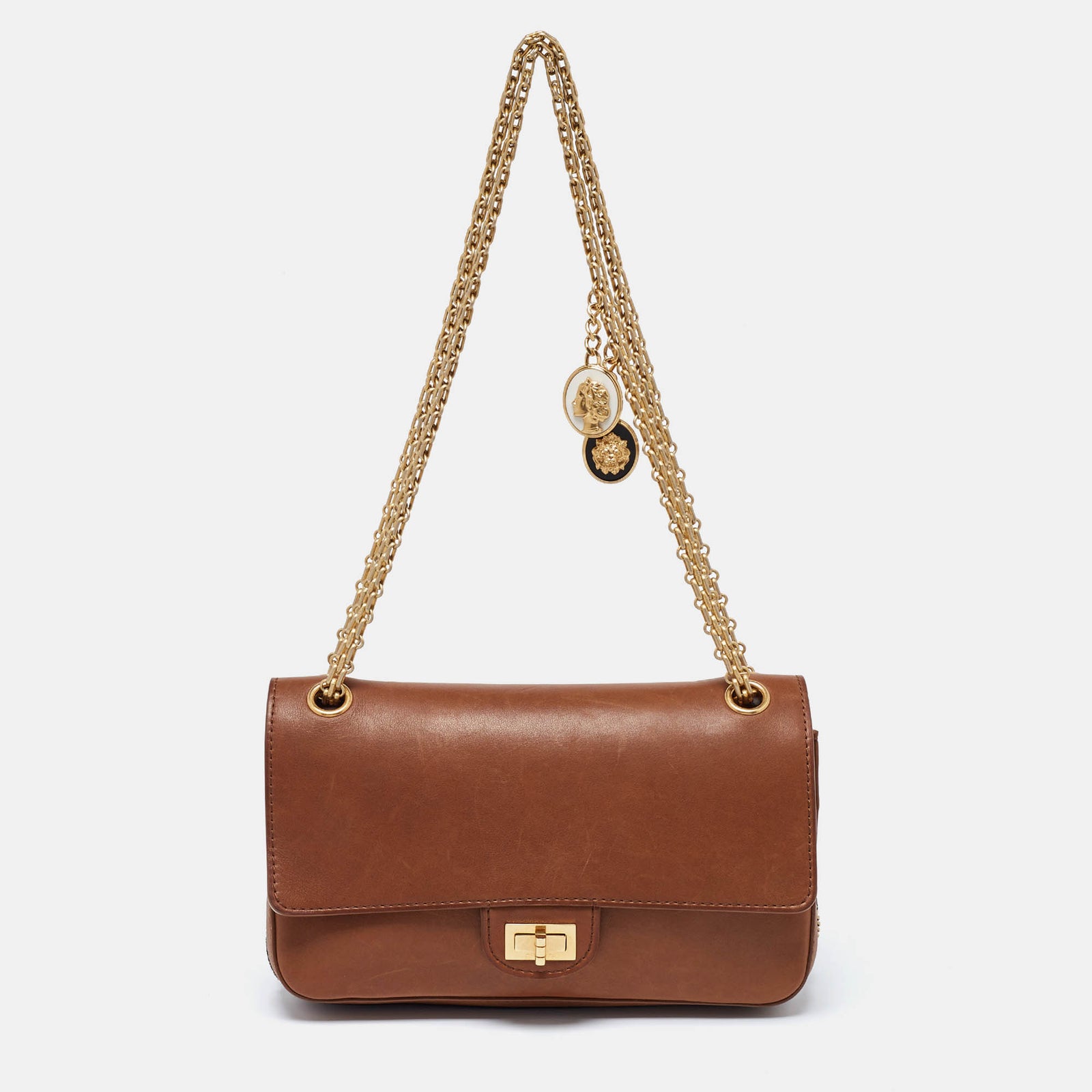 Chanel Sac à rabat en cuir marron nude réédition 2.55 Medals 226