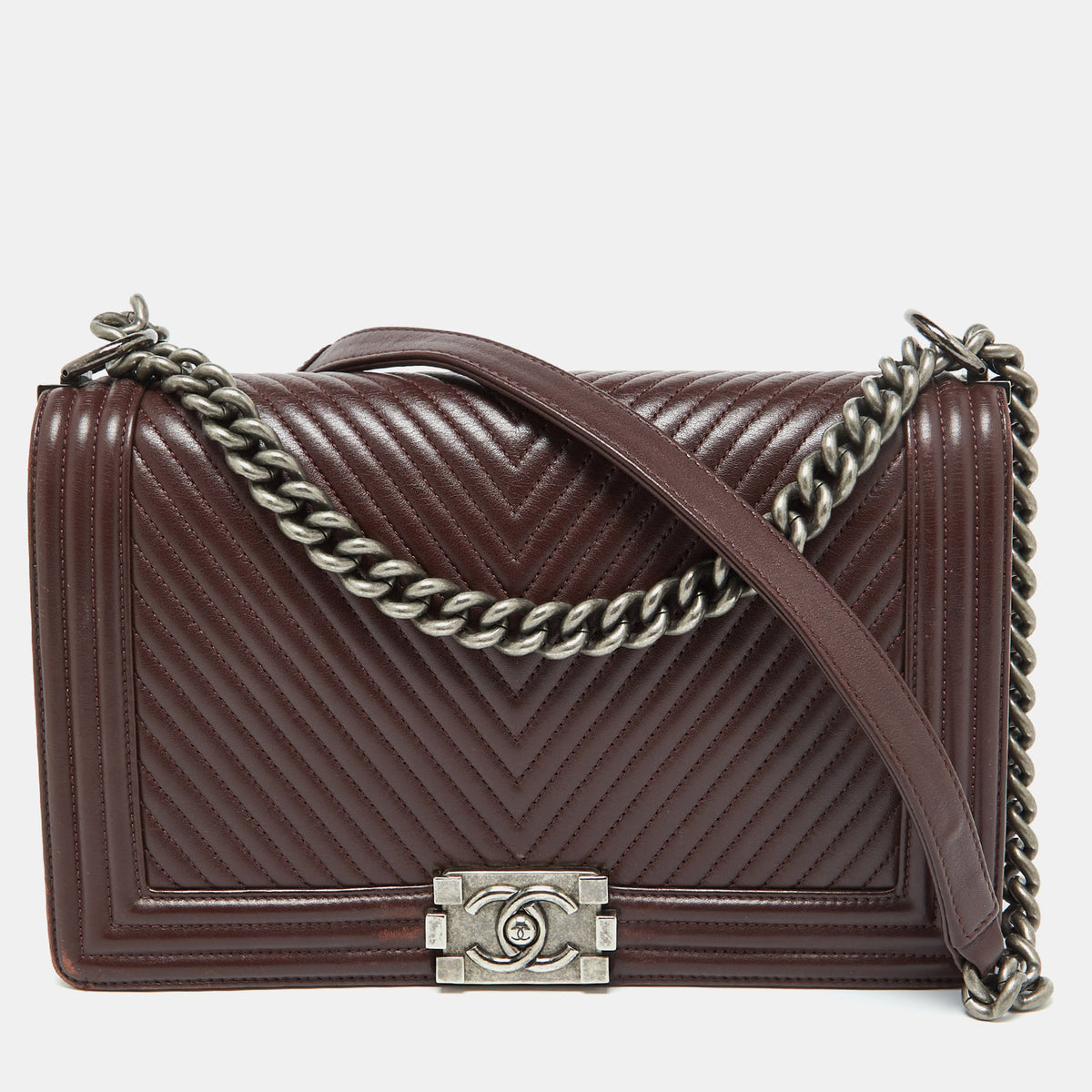 Chanel src:http://cdn.theluxurycloset.com/uploads/products/full/luxury-women-chanel-used-handbags-p1063683-013.jpg
