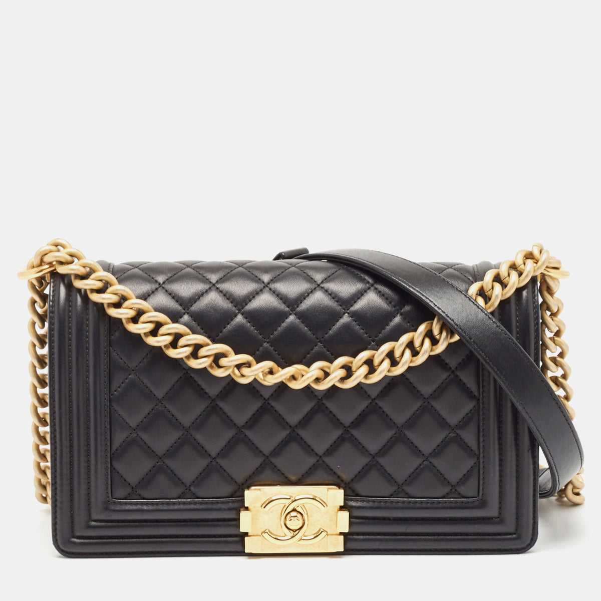 Chanel src:http://cdn.theluxurycloset.com/uploads/products/full/luxury-women-chanel-used-handbags-p1086934-019.jpg