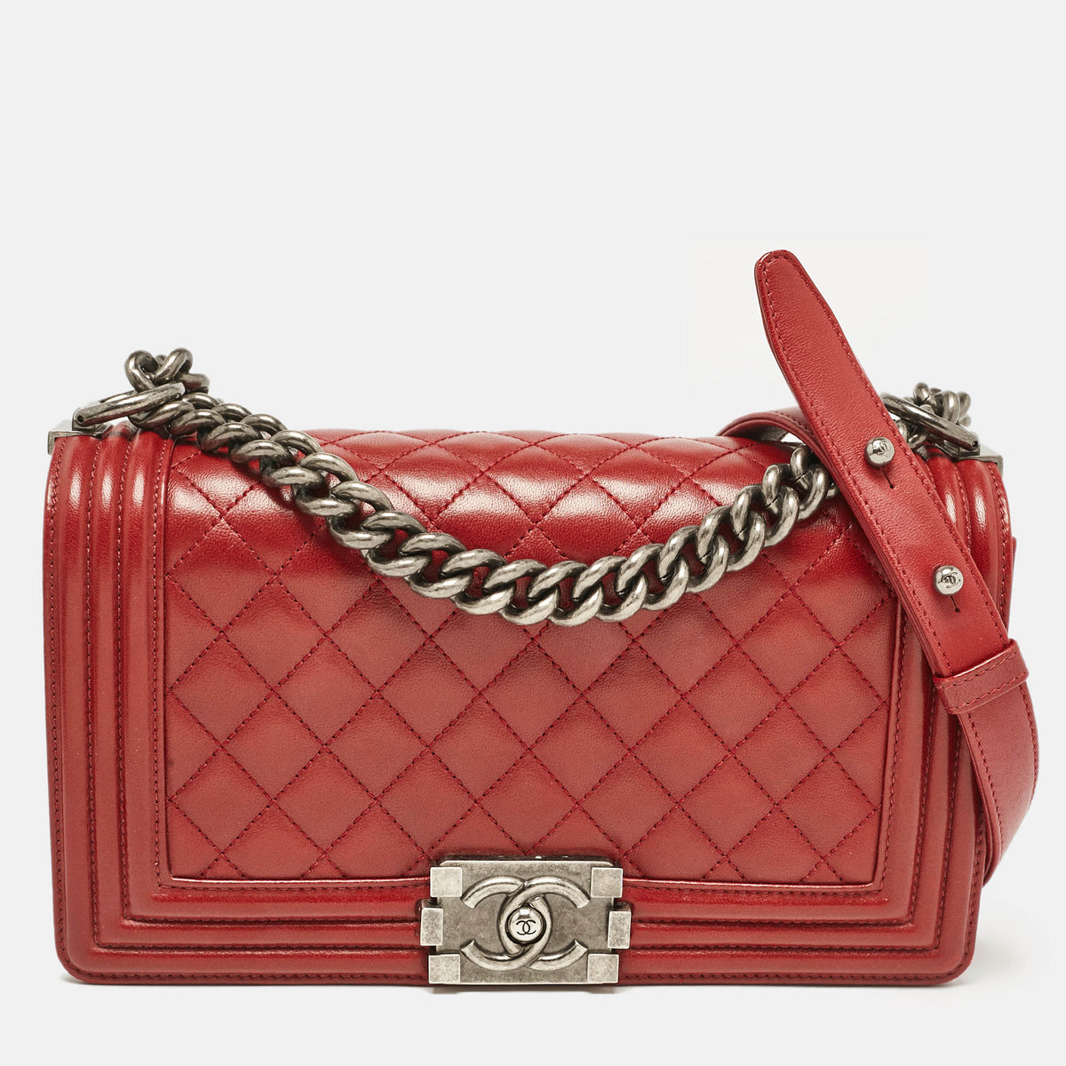 Chanel src:http://cdn.theluxurycloset.com/uploads/products/full/luxury-women-chanel-used-handbags-p1092807-017.jpg