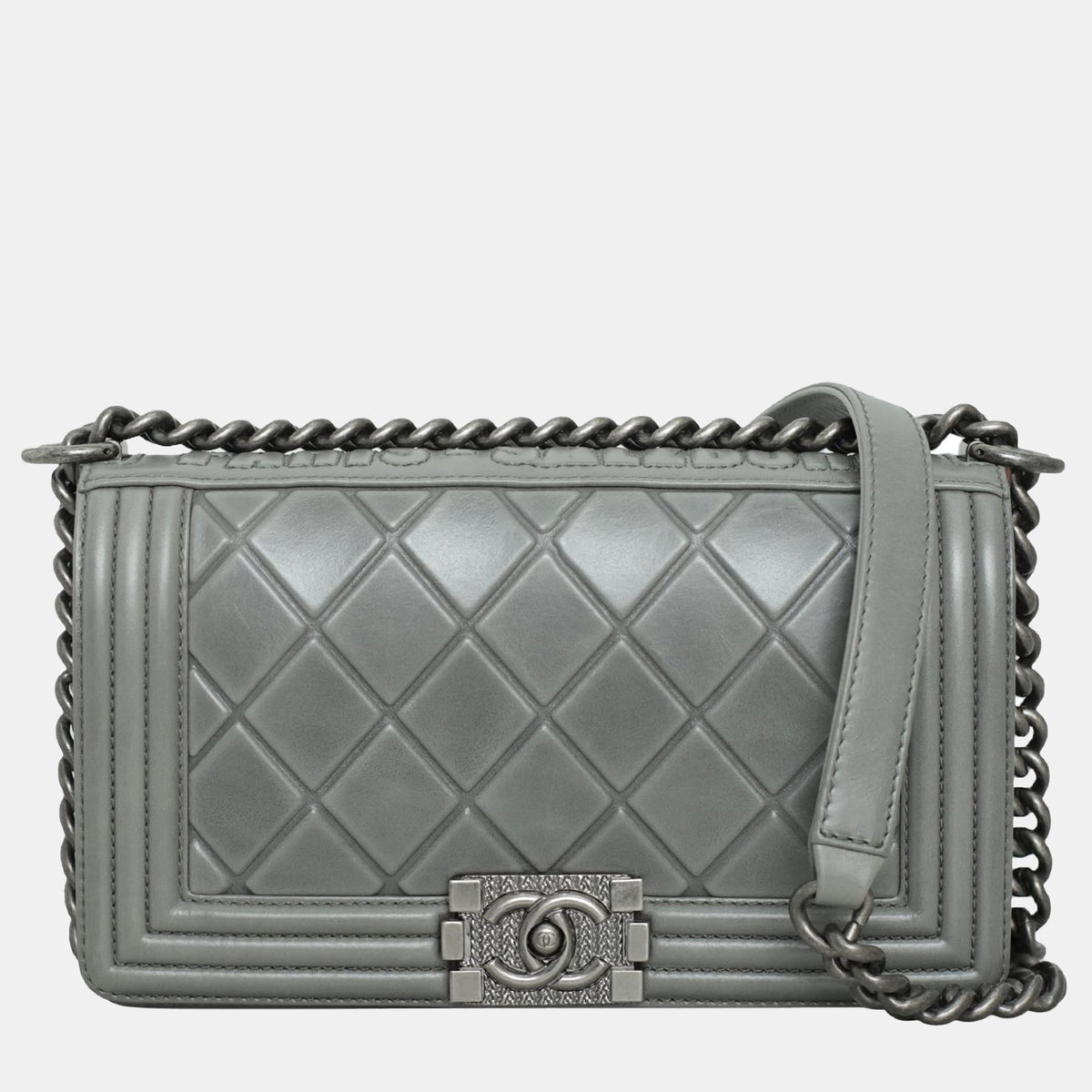 Chanel src:http://cdn.theluxurycloset.com/uploads/products/full/luxury-women-chanel-used-handbags-p1120240-003.jpg