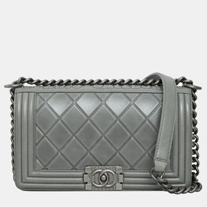src:http://cdn.theluxurycloset.com/uploads/products/full/luxury-women-chanel-used-handbags-p1120240-003.jpg