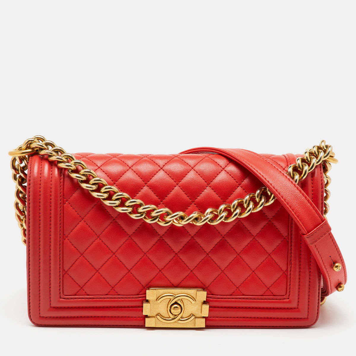 Chanel src:http://cdn.theluxurycloset.com/uploads/products/full/luxury-women-chanel-used-handbags-p1165048-003.jpg