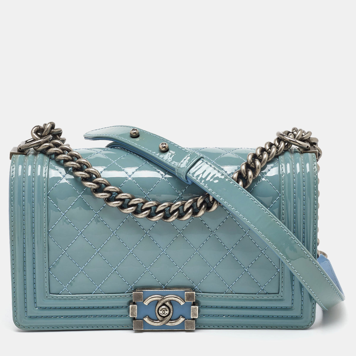 Chanel src:http://cdn.theluxurycloset.com/uploads/products/full/luxury-women-chanel-used-handbags-p1175837-010.jpg