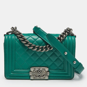 src:http://cdn.theluxurycloset.com/uploads/products/full/luxury-women-chanel-used-handbags-p1179880-001.jpg