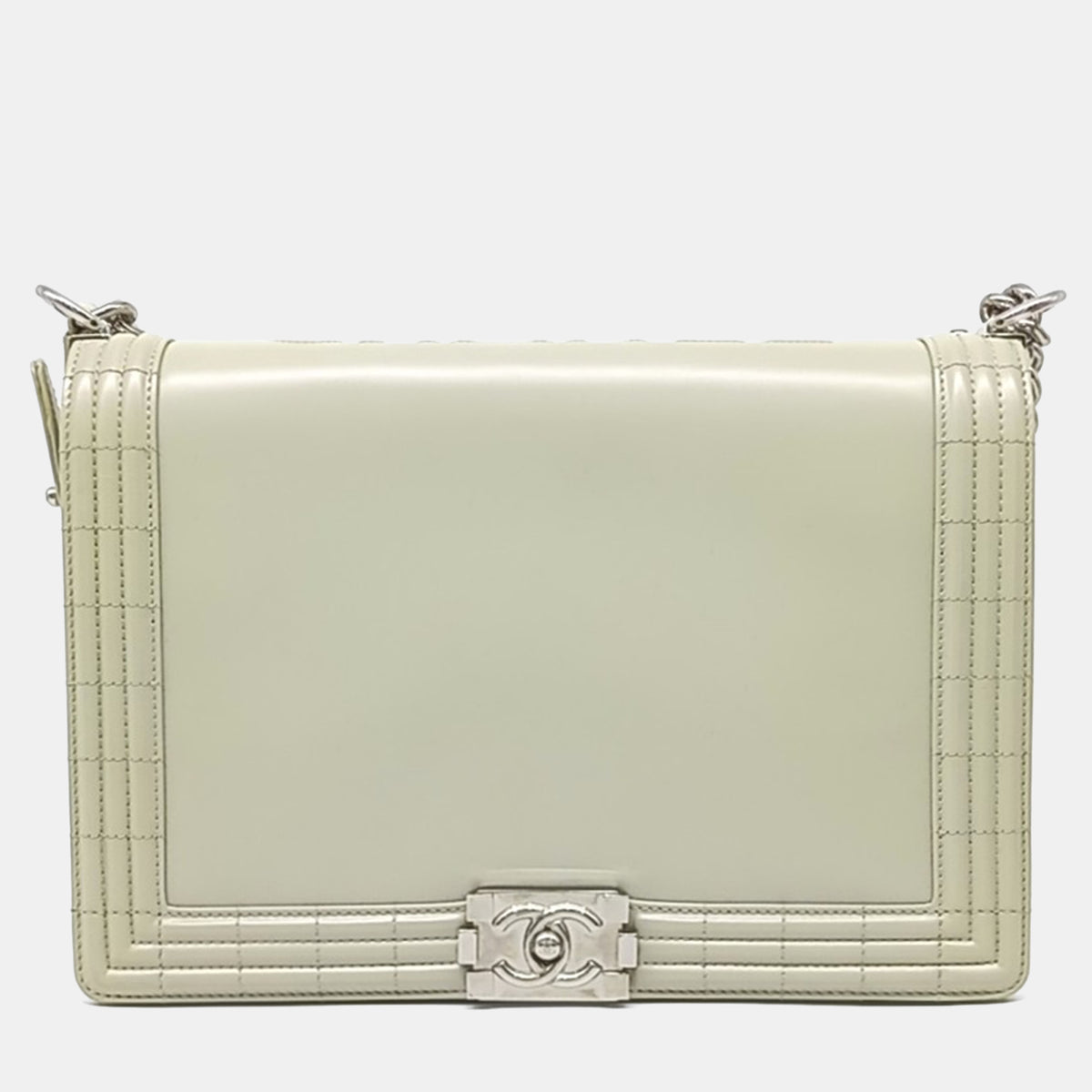 Chanel src:http://cdn.theluxurycloset.com/uploads/products/full/luxury-women-chanel-used-handbags-p1187481-001.jpg