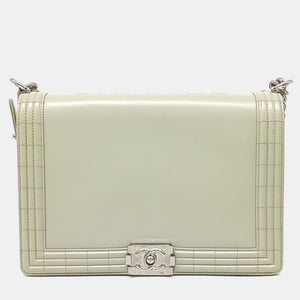 src:http://cdn.theluxurycloset.com/uploads/products/full/luxury-women-chanel-used-handbags-p1187481-001.jpg