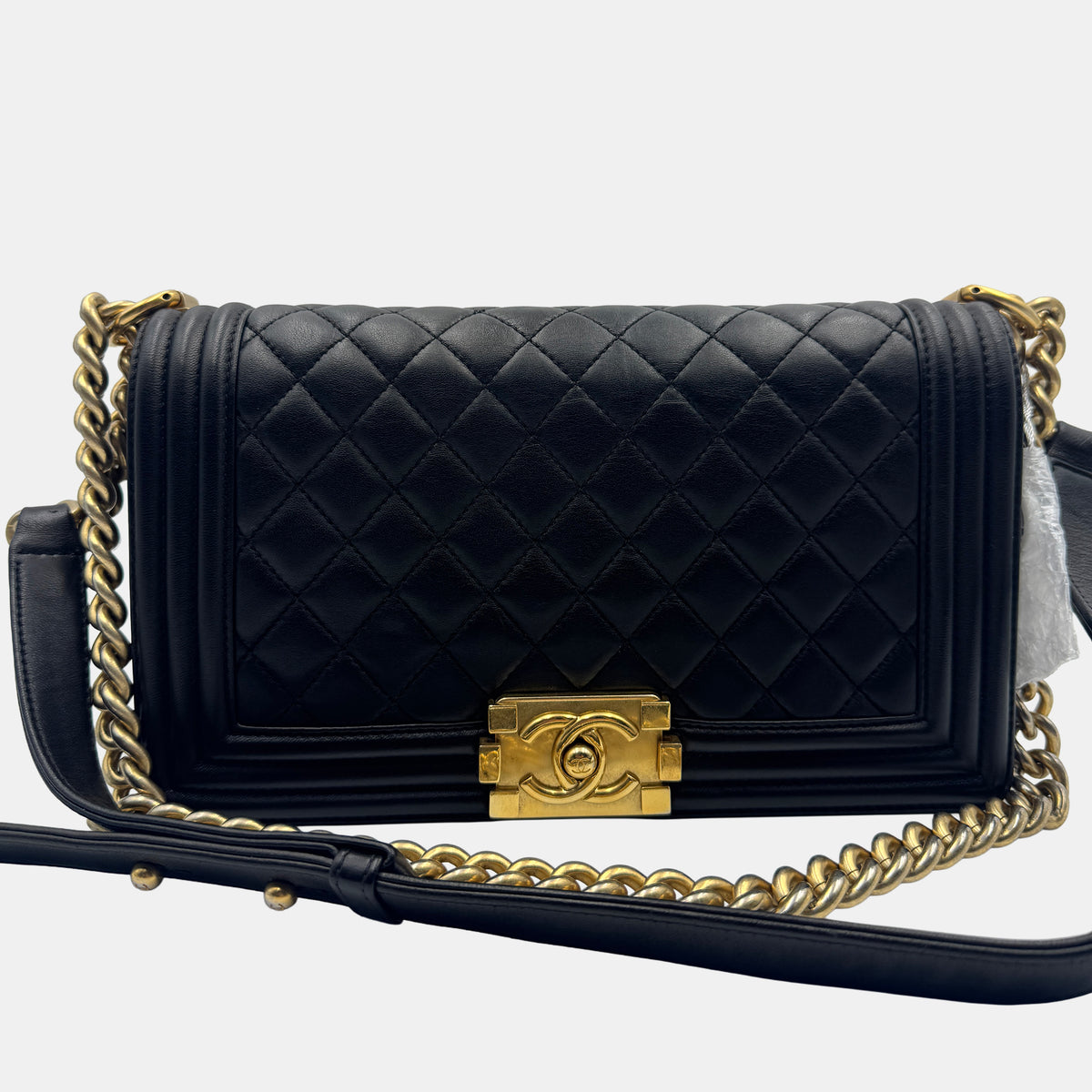Chanel src:http://cdn.theluxurycloset.com/uploads/products/full/luxury-women-chanel-used-handbags-p1213086-021.jpg