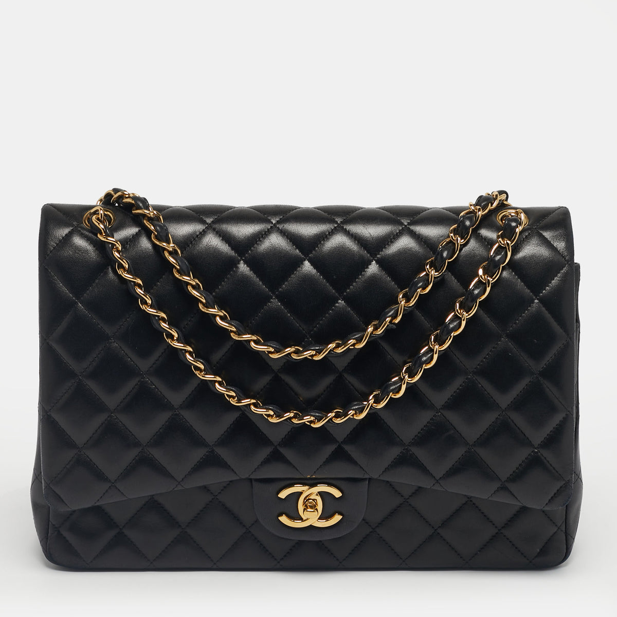 Chanel src:http://cdn.theluxurycloset.com/uploads/products/full/luxury-women-chanel-used-handbags-p1225808-012.jpg