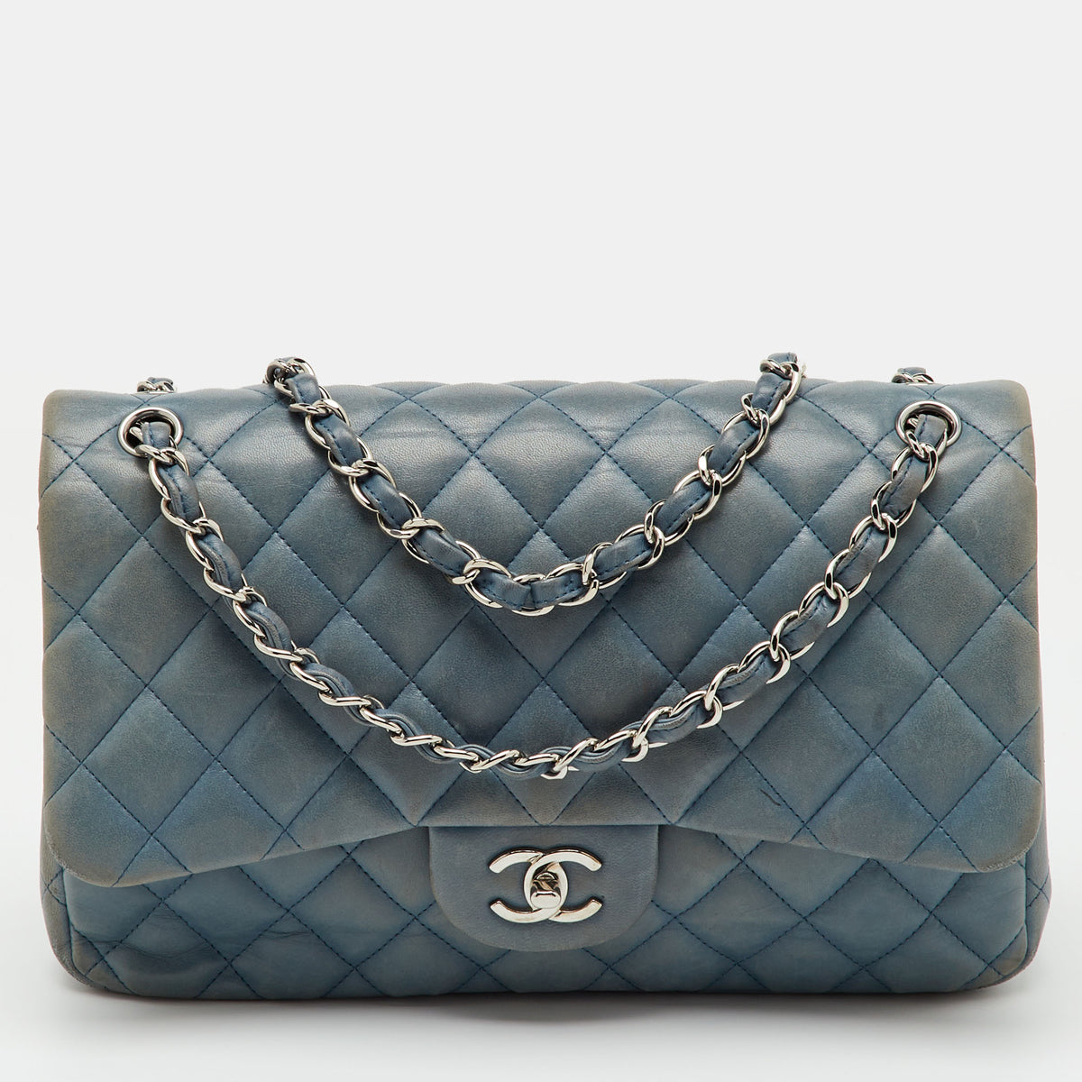 Chanel src:http://cdn.theluxurycloset.com/uploads/products/full/luxury-women-chanel-used-handbags-p1244444-015.jpg