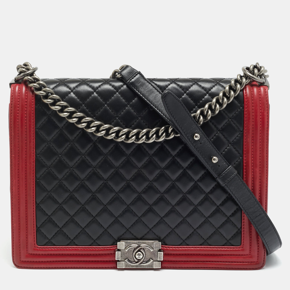 Chanel src:http://cdn.theluxurycloset.com/uploads/products/full/luxury-women-chanel-used-handbags-p1263315-014.jpg