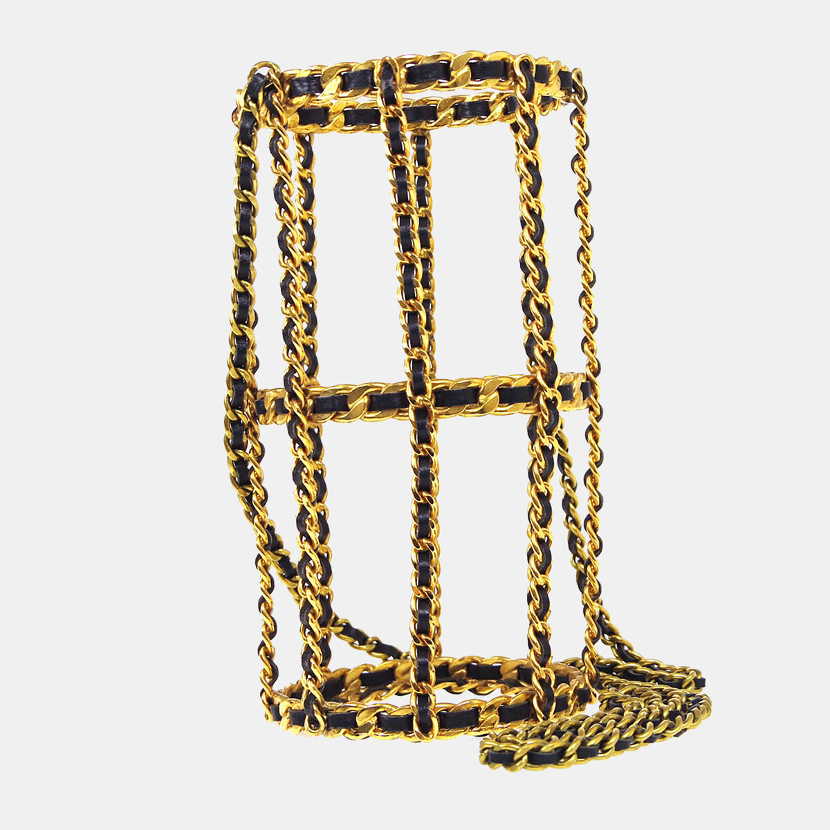 Chanel src:http://cdn.theluxurycloset.com/uploads/products/full/luxury-women-chanel-used-handbags-p1265444-005.jpg