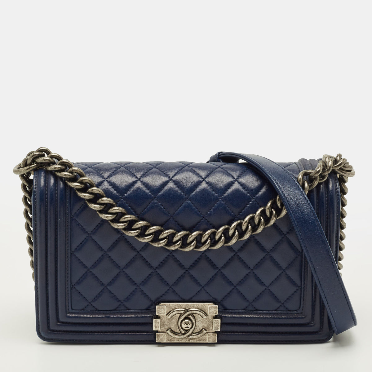 Chanel src:http://cdn.theluxurycloset.com/uploads/products/full/luxury-women-chanel-used-handbags-p1269265-001.jpg