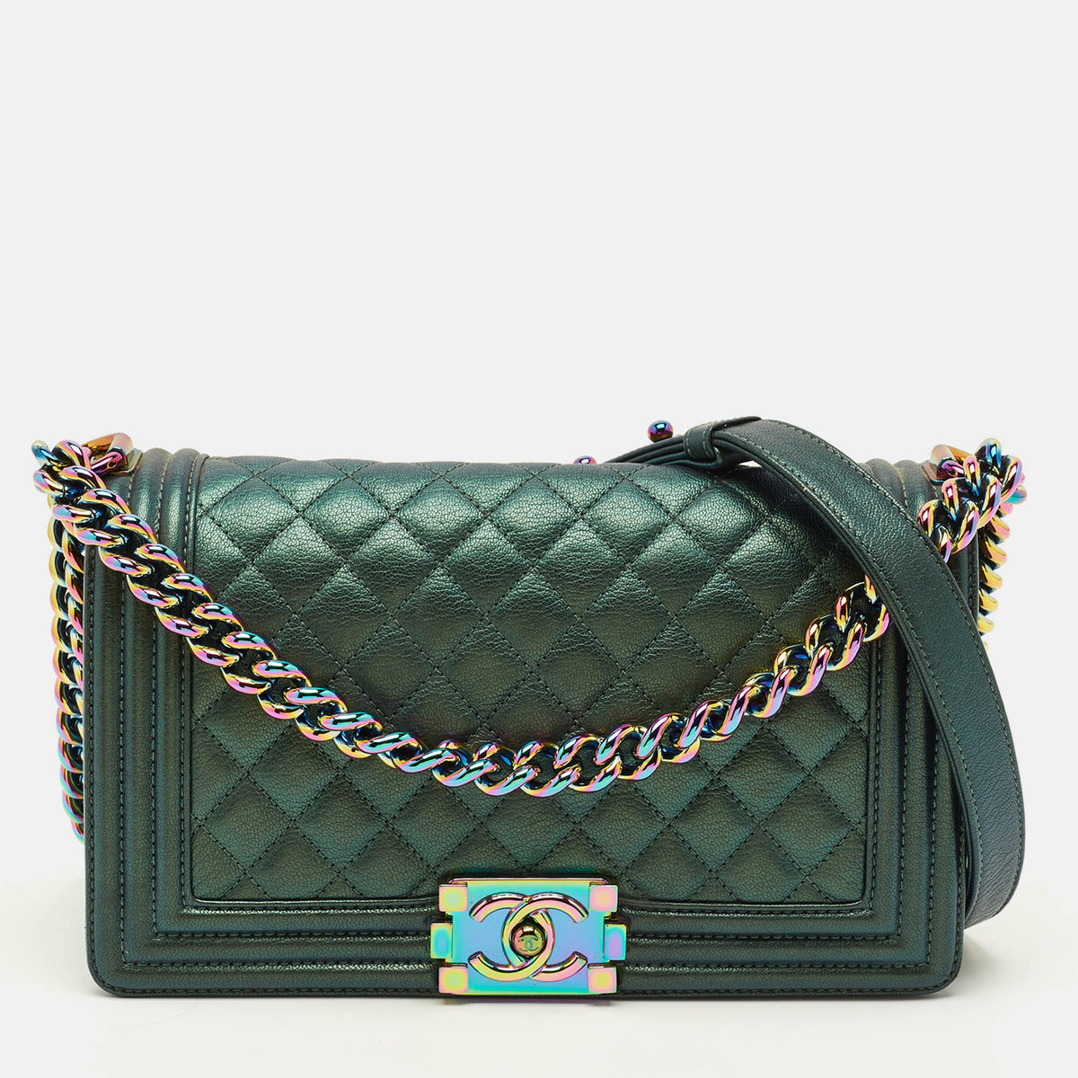 Chanel src:http://cdn.theluxurycloset.com/uploads/products/full/luxury-women-chanel-used-handbags-p1279083-001.jpg