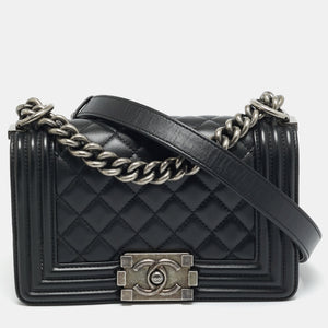 src:http://cdn.theluxurycloset.com/uploads/products/full/luxury-women-chanel-used-handbags-p1288498-001.jpg