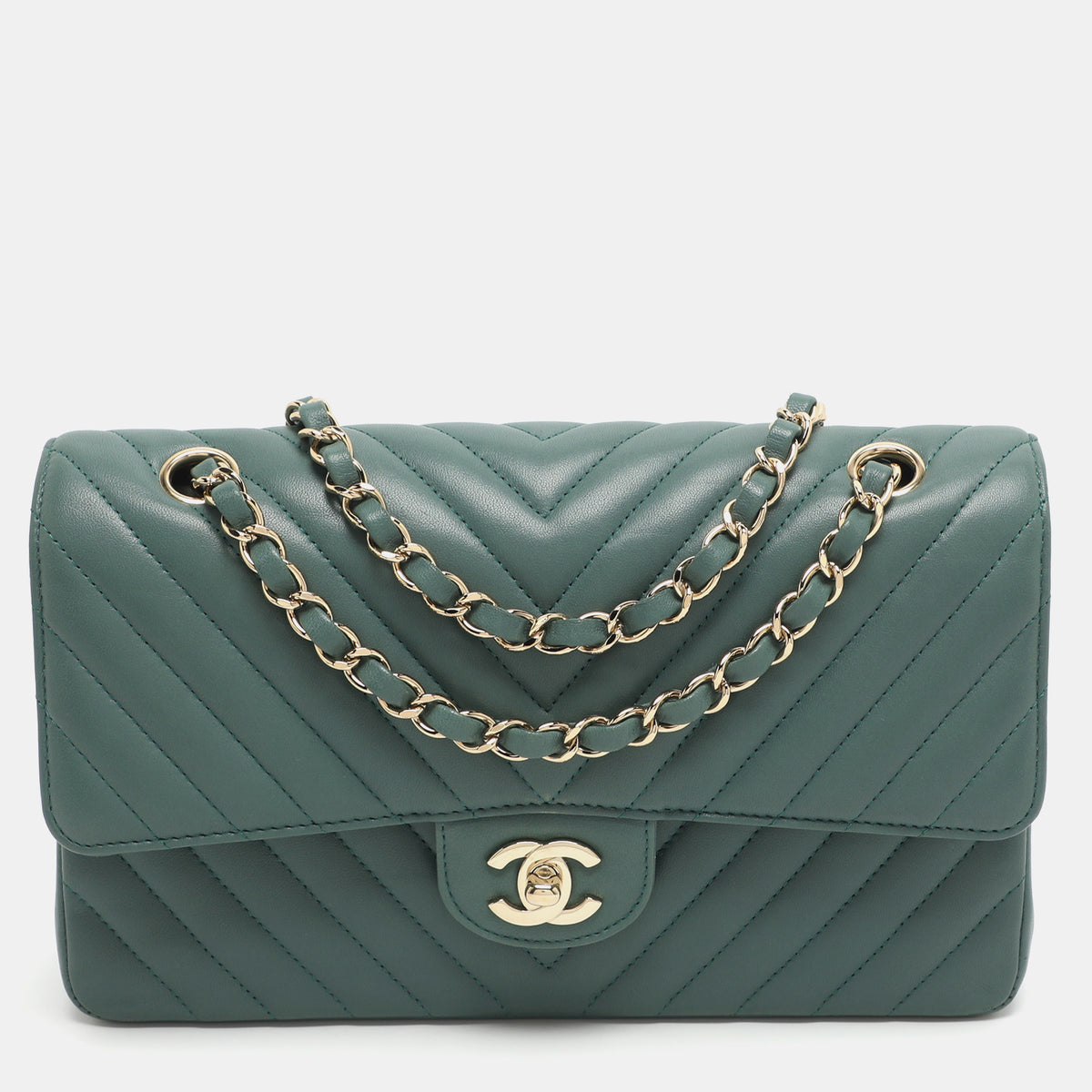 Chanel src:http://cdn.theluxurycloset.com/uploads/products/full/luxury-women-chanel-used-handbags-p1298738-001.jpg