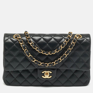 src:http://cdn.theluxurycloset.com/uploads/products/full/luxury-women-chanel-used-handbags-p1299980-001.jpg