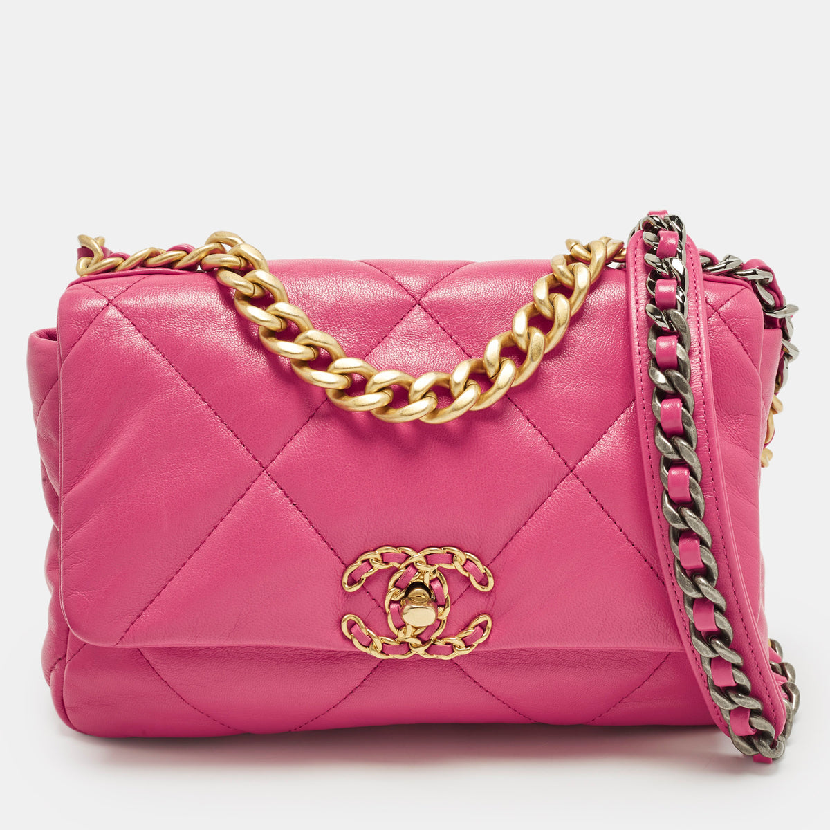 Chanel src:http://cdn.theluxurycloset.com/uploads/products/full/luxury-women-chanel-used-handbags-p1314635-001.jpg
