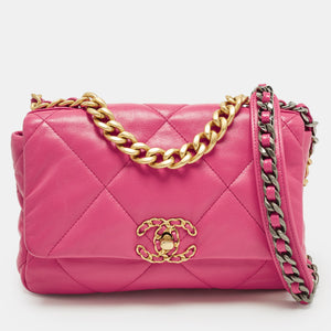 src:http://cdn.theluxurycloset.com/uploads/products/full/luxury-women-chanel-used-handbags-p1314635-001.jpg