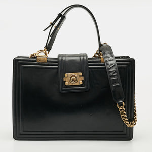 src:http://cdn.theluxurycloset.com/uploads/products/full/luxury-women-chanel-used-handbags-p1315851-001.jpg