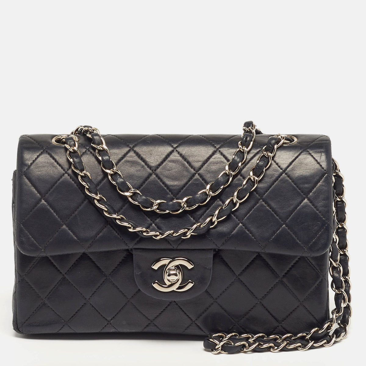 Chanel src:http://cdn.theluxurycloset.com/uploads/products/full/luxury-women-chanel-used-handbags-p1316507-016.jpg