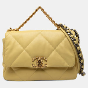 src:http://cdn.theluxurycloset.com/uploads/products/full/luxury-women-chanel-used-handbags-p1318739-004.jpg