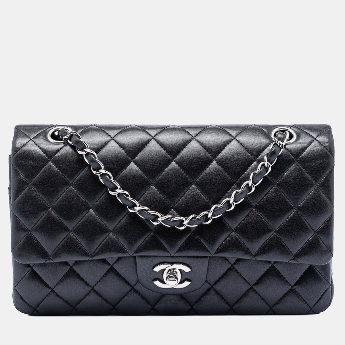 Chanel src:http://cdn.theluxurycloset.com/uploads/products/full/luxury-women-chanel-used-handbags-p1325000-006.jpg