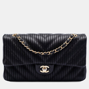 src:http://cdn.theluxurycloset.com/uploads/products/full/luxury-women-chanel-used-handbags-p1326015-007.jpg