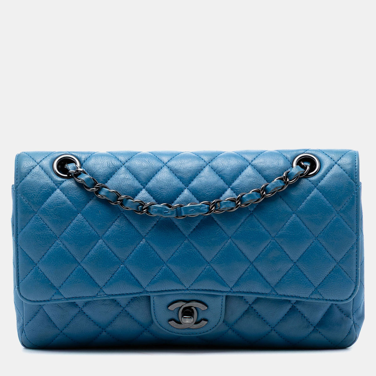 Chanel src:http://cdn.theluxurycloset.com/uploads/products/full/luxury-women-chanel-used-handbags-p1326271-002.jpg