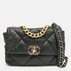 src:http://cdn.theluxurycloset.com/uploads/products/full/luxury-women-chanel-used-handbags-p1332178-001.jpg