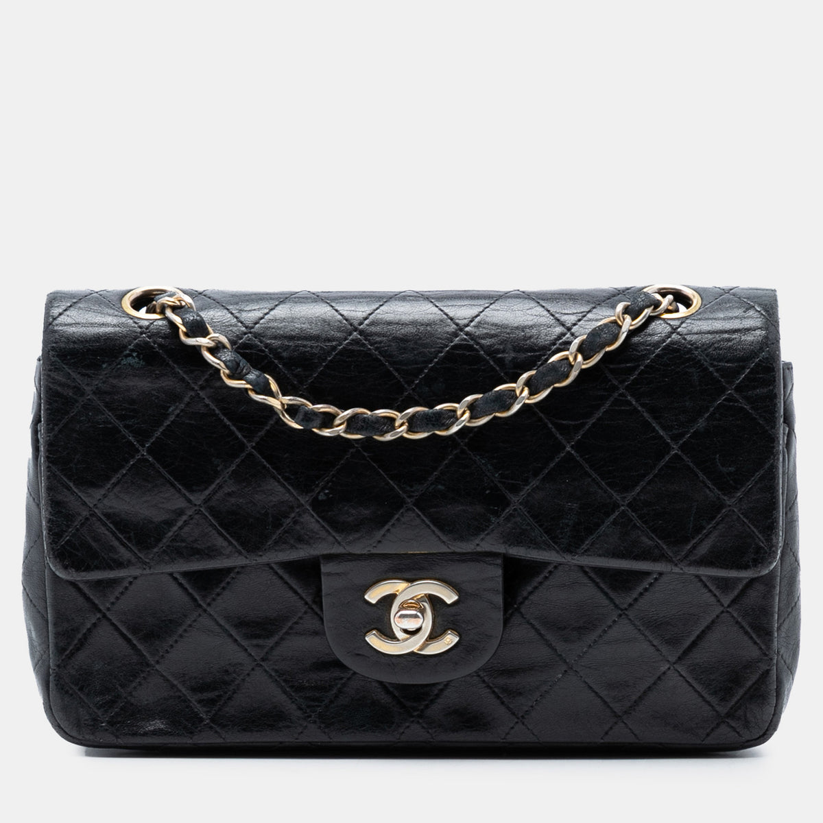 Chanel src:http://cdn.theluxurycloset.com/uploads/products/full/luxury-women-chanel-used-handbags-p1334395-007.jpg