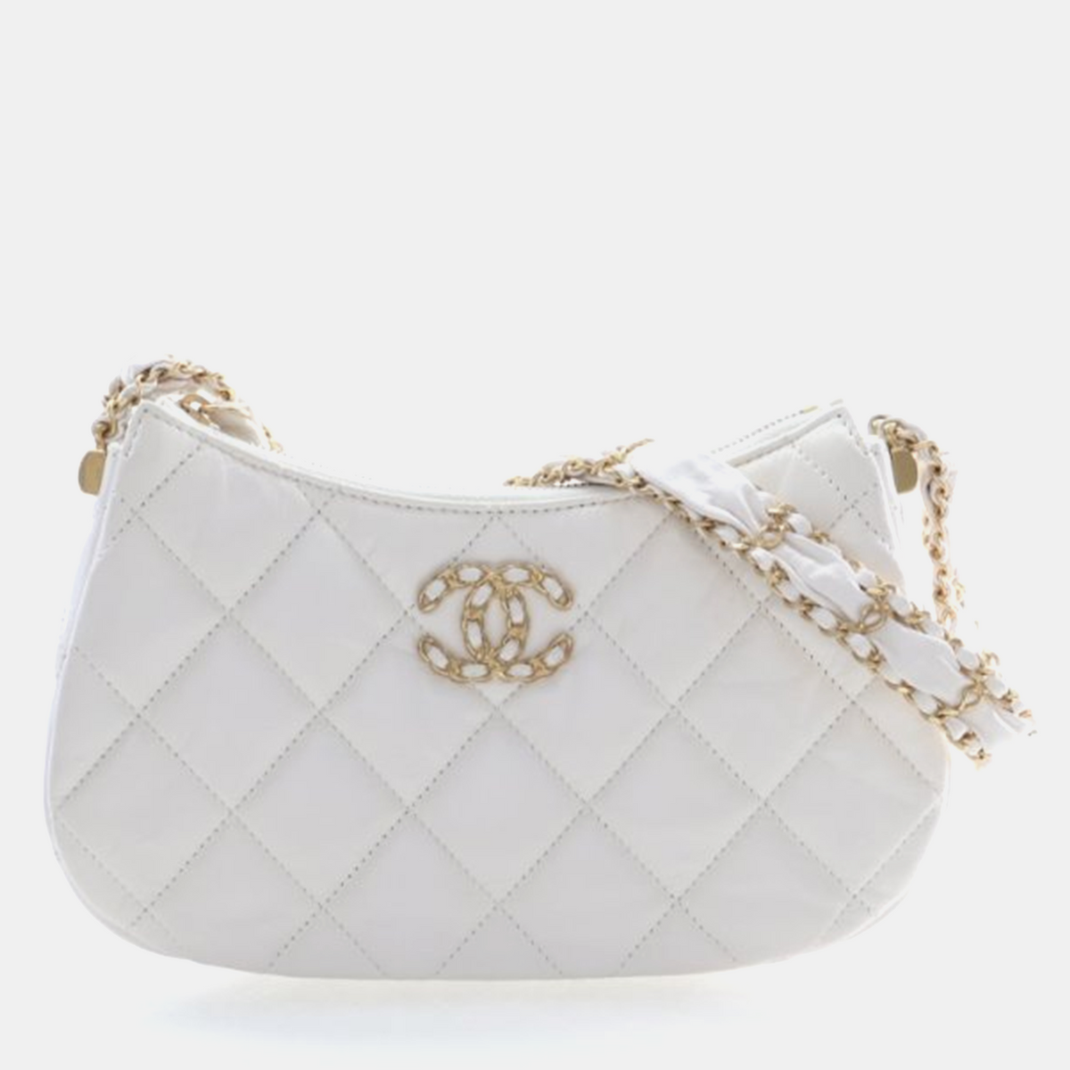 Chanel src:http://cdn.theluxurycloset.com/uploads/products/full/luxury-women-chanel-used-handbags-p1336925-013.png