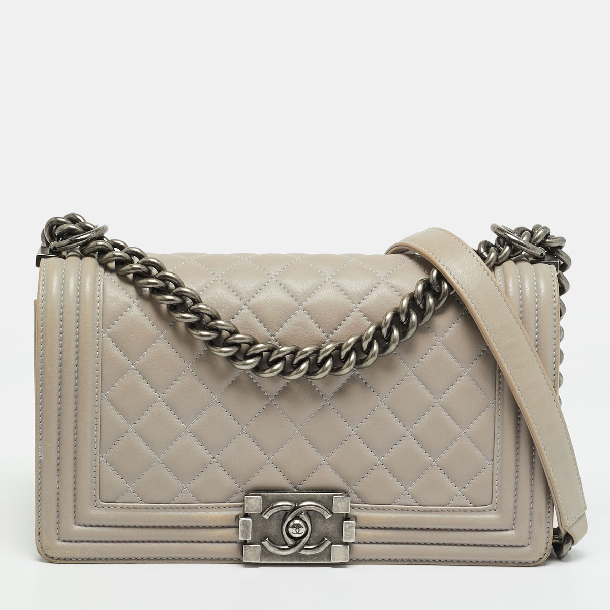 Chanel src:http://cdn.theluxurycloset.com/uploads/products/full/luxury-women-chanel-used-handbags-p1337911-001.jpg