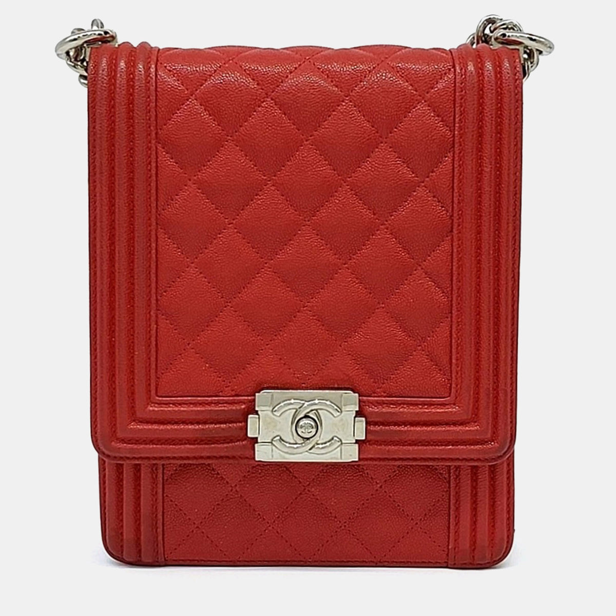 Chanel src:http://cdn.theluxurycloset.com/uploads/products/full/luxury-women-chanel-used-handbags-p1345027-003.jpg