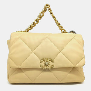src:http://cdn.theluxurycloset.com/uploads/products/full/luxury-women-chanel-used-handbags-p1345444-006.jpg