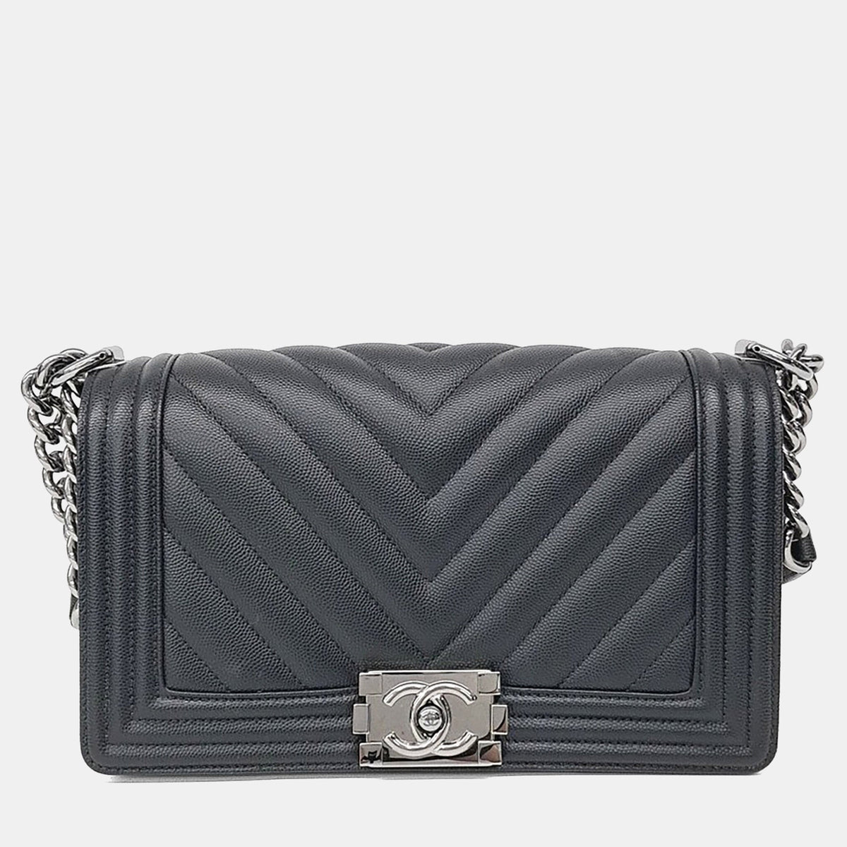 Chanel src:http://cdn.theluxurycloset.com/uploads/products/full/luxury-women-chanel-used-handbags-p1346078-004.jpg